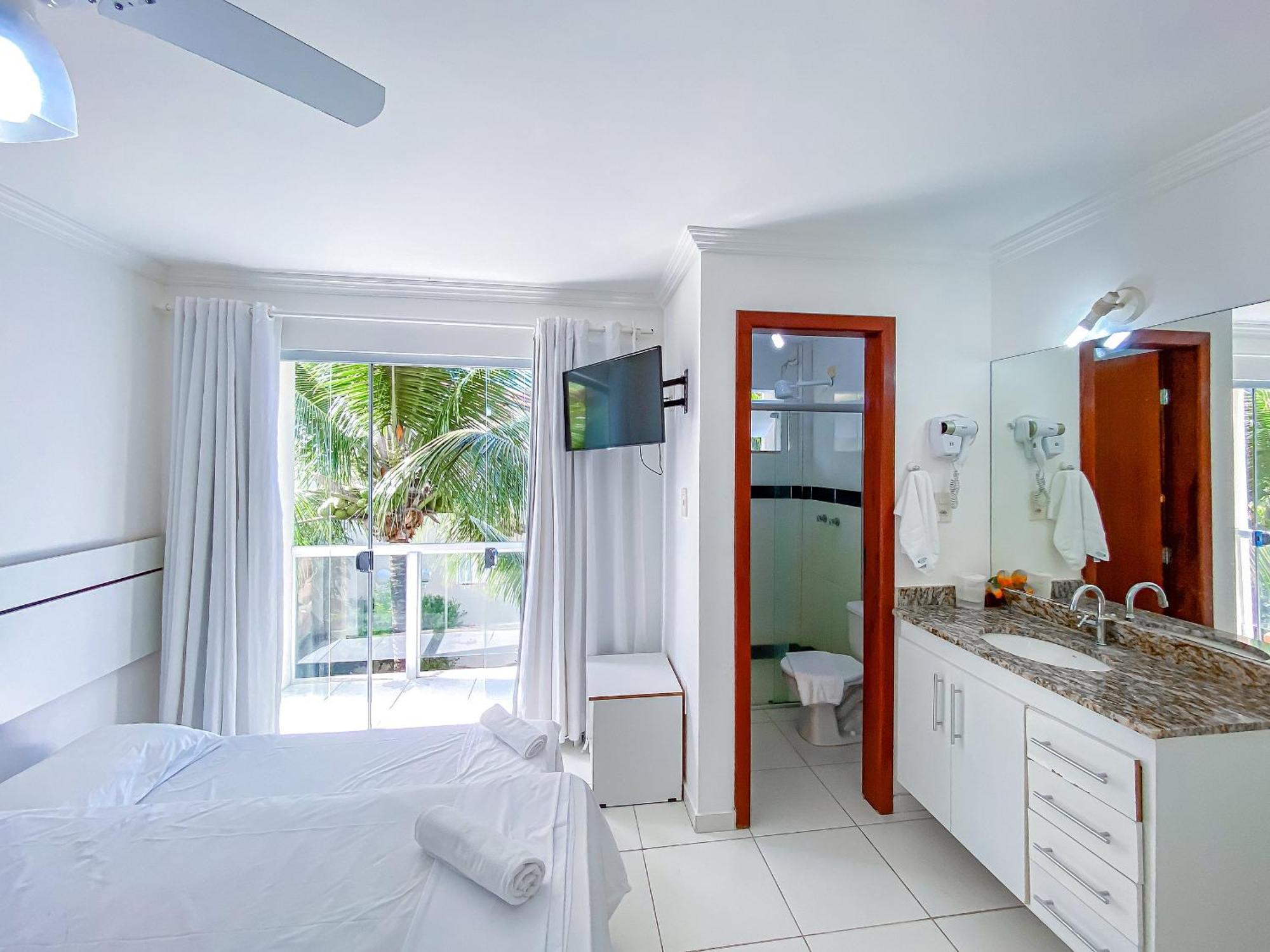 Taperapua Suites: Seaside Luxury With Pools And High-speed Wi-fi